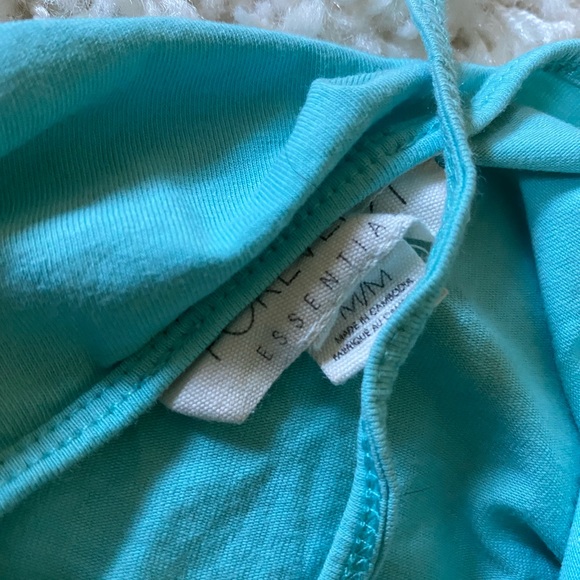 Forever 21 essentials simple and casual baby blue sporty Gym tank top - Picture 2 of 2